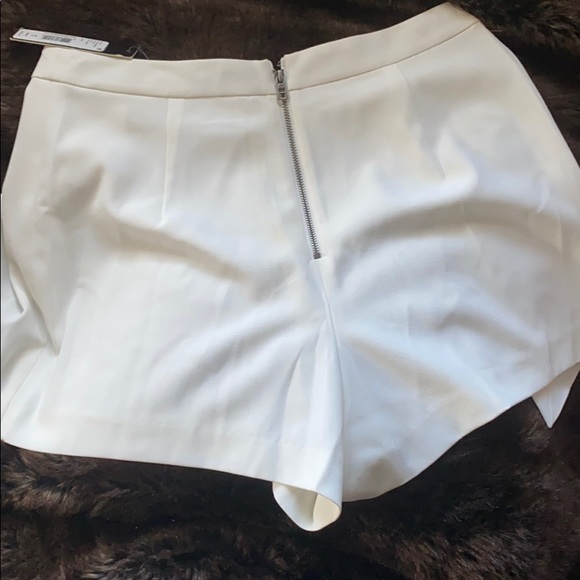 Alice + Olivia shorts PLUS Society Amuse Lace shorts - Picture 3 of 8